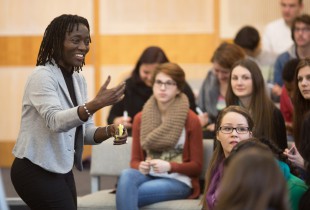 Auma OBAMA, Workshop der Kinder- und Jugendstiftung "Sauti Kuu" ("Starke Stimme"), 23.1.2014, evangelische Akademie Tutzing, Deutschland, [ F  o t  o / C r e d i t :  O r y k  H A I S T , Tel: 0172-8913335, www.fotohaist.de], [D]