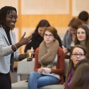 Auma OBAMA, Workshop der Kinder- und Jugendstiftung "Sauti Kuu" ("Starke Stimme"), 23.1.2014, evangelische Akademie Tutzing, Deutschland, [ F  o t  o / C r e d i t :  O r y k  H A I S T , Tel: 0172-8913335, www.fotohaist.de], [D]