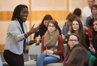 Auma OBAMA, Workshop der Kinder- und Jugendstiftung "Sauti Kuu" ("Starke Stimme"), 23.1.2014, evangelische Akademie Tutzing, Deutschland, [ F  o t  o / C r e d i t :  O r y k  H A I S T , Tel: 0172-8913335, www.fotohaist.de], [D]