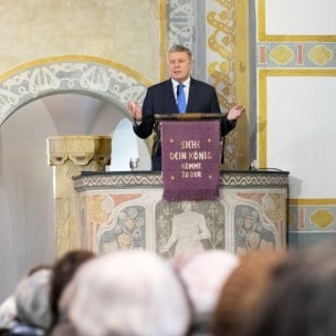 Dieter REITER.
Kanzelrede, veranstaltet von der Evangelischen Akademie Tutzing, am 24.11.2015 in Muenchen / E R L O E S E R K I R C H E  / DEUTSCHLAND.
[ F o t o / C r e d i t / © :  O r y k  H A I S T , Tel: 0172-8913335, http://fotohaist.spratshop.com ]