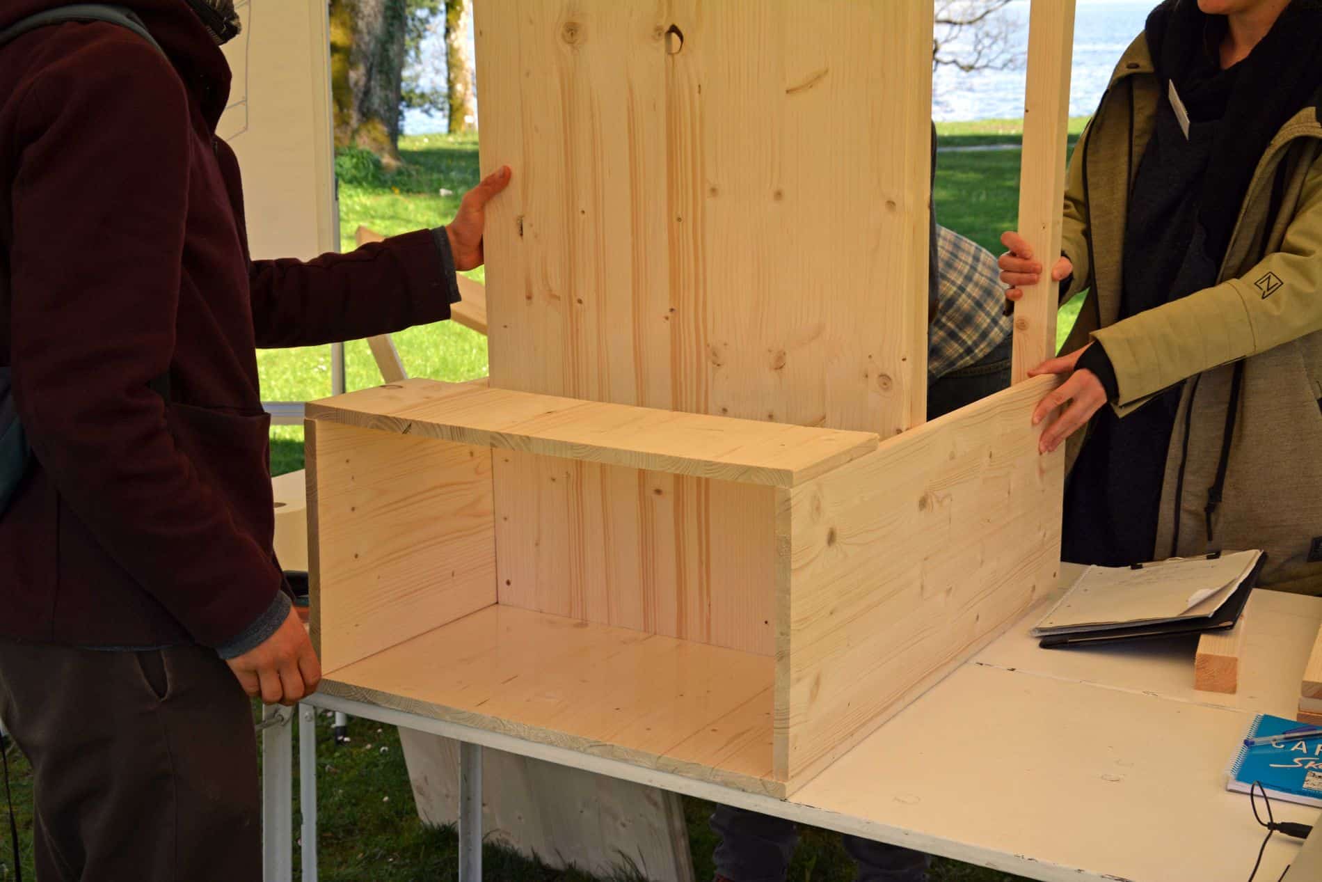 Bau einer Kompost-Toilette bei der Tagung "Ökodörfer" in der Evangelischen Akademie Tutzing
