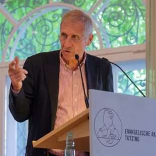 Ulrich WICKERT, Journalist.
Sommertagung Politischer Club, Evangelische Akademie Tutzing zum Thema: 'Medien im Wandel - Medien in der Krise ?' am 15.06.2018 in Tutzing / E V A N G E L I S C H E  A K A D E M I E  T U T Z I N G / Deutschland.
[ F o t o / C r e d i t / © :  O r y k  H A I S T , Tel: 0 1 7 2 - 8 9 1 3 3 3 5, w w w . f o t o h a i s t . d e ]