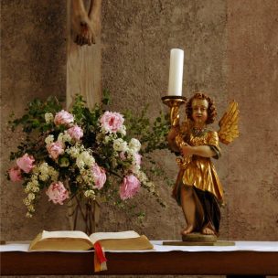 Altar der Schlosskapelle in der Evangelischen Akademie Tutzing (eat archiv)