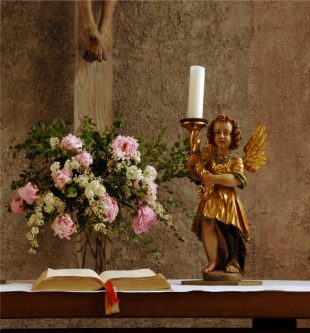 Altar der Schlosskapelle in der Evangelischen Akademie Tutzing (eat archiv)