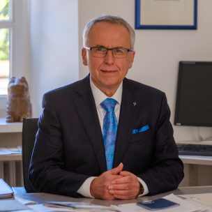 Udo HAHN, Akademiedirektor