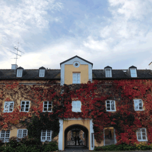 Herbst im Innenhof der Akademie (ma/eat archiv)