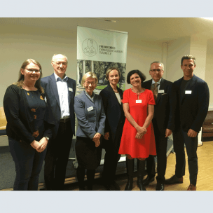 70 Jahre Freundeskreis München: Gruppenbild (Lisa Schwendemann, Prof. NErdinger, Brigitte Grande, Dr. Karin Bergmann, Dr. Jeanne Rubner, Udo Hahn, Max von Blanckenburg) Foto: Lausser