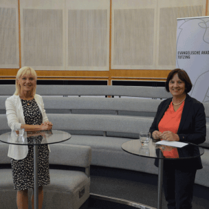 Carolina Trautner und Dr. Ulrike Haerendel im Gespräch für den "RotundeTalk" der Akademie