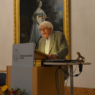 Jürgen Habermas nimmt am 26. 10. 2021 den Tutzinger Löwen der Evangelischen Akademie Tutzing entgegen. (ma/eat archiv)