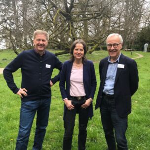 Adrian Ganz, Kora Kristof und Martin Held am 17. April 2023 an der Evangelischen Akademie Tutzing (Foto: dgr/eat archiv)