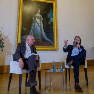 Roger DE WECK, Leiter Politischer Club und Richard David PRECHT, Philosoph, Publizist und Autor, Honorarprofessor fuer Philosophie an der Leuphana Universitaet Lueneburg sowie Honorarprofessor für Philosophie und Aesthetik an der Hochschule für Musik Hanns Eisler in Berlin.
Fruehjahrstagung des Politischen Clubs der Evangelischen Akademie Tutzing zum Thema "Oeffentlich-Rechtliche im Brennpunkt", am 18.03.2023. in Tutzing, E V A N G E L I S CH E  A K A D E M I E  T U T Z I N G, Deutschland.
Quelle / Copyright / Credit : Oryk HAIST