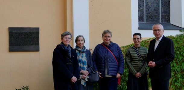 v.l.n.r.: Edigna Hackelsberger, Dr. Min-Mi Hackelsberger-Liang und Dr. Nina Hackelsberger, Dr. Kerstin Holme, Pfr. Udo Hahn