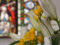Weiße Lilien und Fresien in der Kapelle der Evangelischen Akademie Tutzing (Foto: ma/eat archiv)
