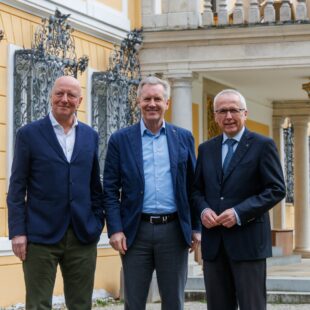 Roger DE WECK, Leiter Politischer Club, Christian WULFF, Bundespraesident a.D. und Udo HAHN, Akademiedirektor.
Tagung der Evangelischen Akademie Tutzing.
Frühjahrstagung 'Politischer Club' zum Thema 'Religion und Politik - Eine Verhältnisbestimmung'. 16.03.2024. in Tutzing, E V A N G E L I S C H E  A K A D E M I E  T U T Z I N G, Deutschland.
Quelle / Copyright / Credit : Oryk HAIST