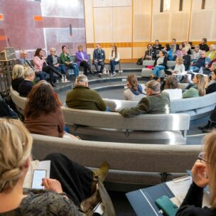 Podiumsdebatte während der Tagung Schule der Zukunft im Februar 2025