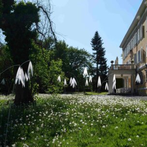 “Dazwischen” – Skulpturen im Schlosspark
