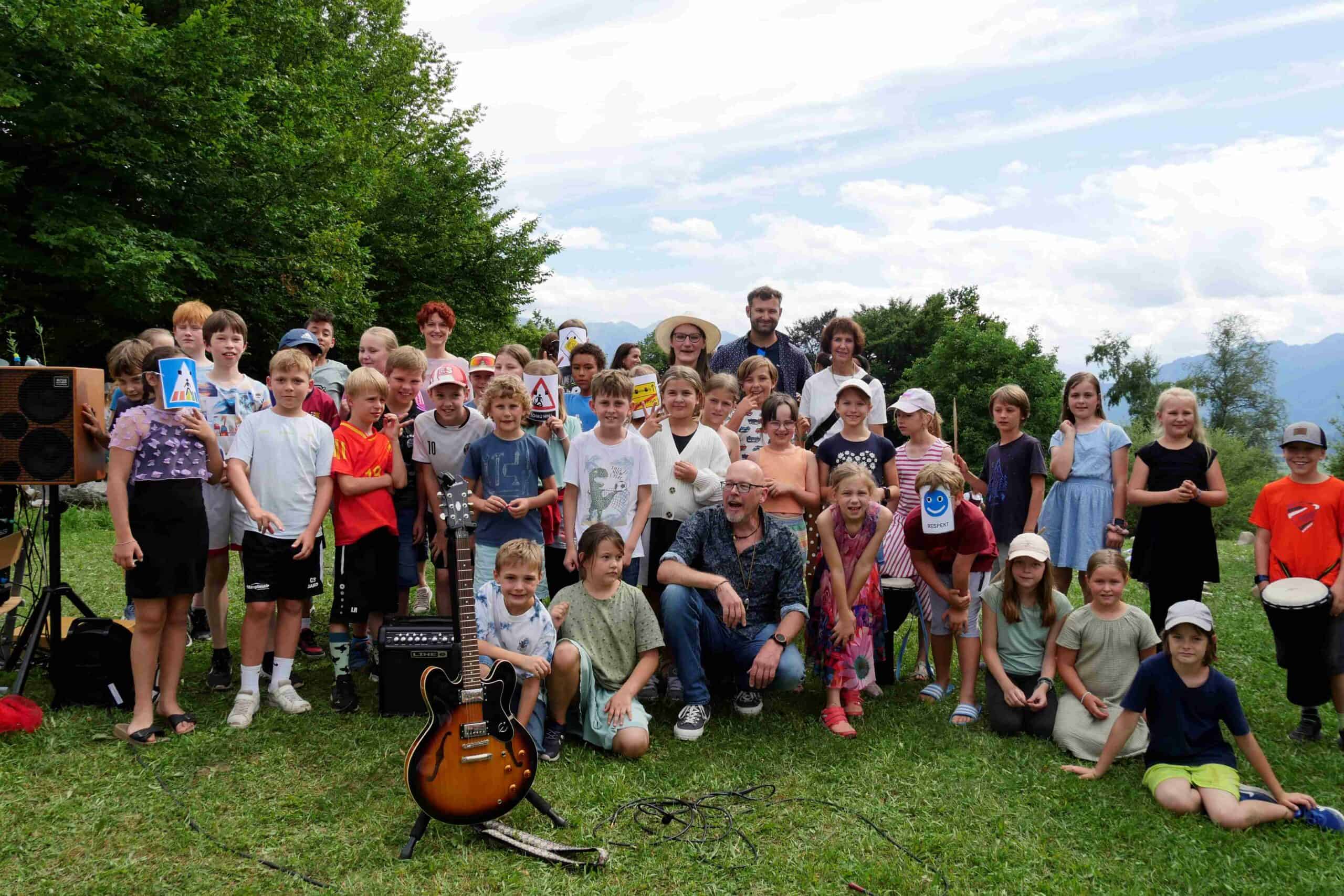 Grundschulfest mit politischem Kindersong Murnau