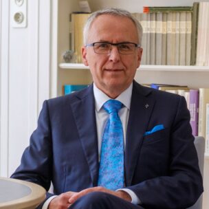 Udo HAHN, Akademiedirektor